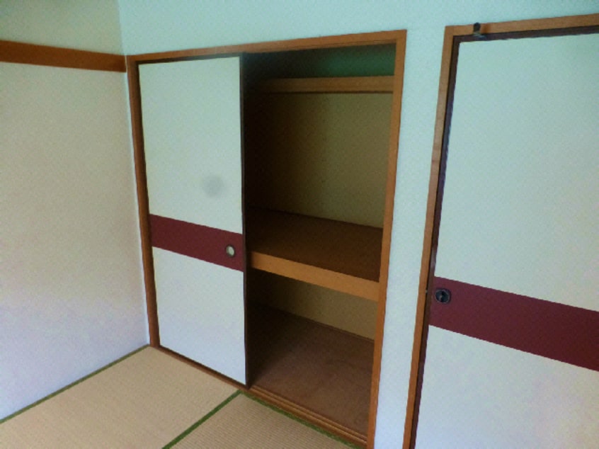 便利な押入れ 総武本線/四街道駅 バス10分桜ヶ丘北下車:停歩4分 1階 築30年