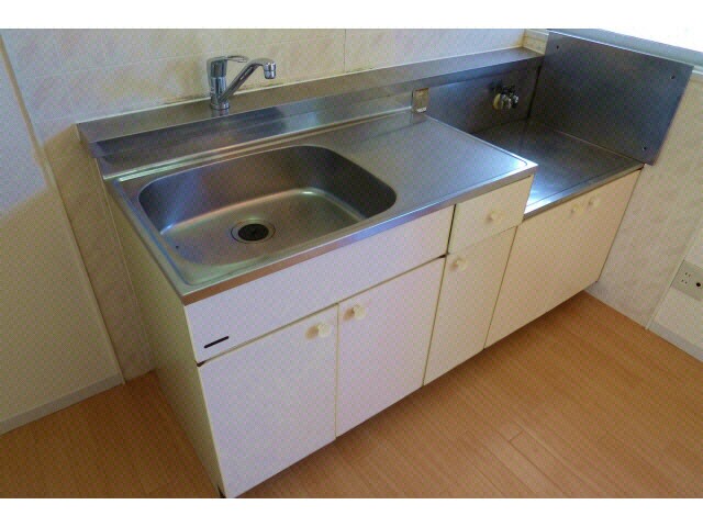 ｶﾞｽｺﾝﾛ設置可の台所 総武本線/四街道駅 バス15分山王公民館下車:停歩4分 1階 築32年