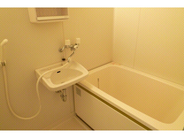 洗面台付き浴室 総武本線/四街道駅 バス15分山王公民館下車:停歩4分 1階 築32年