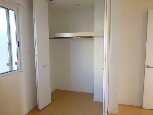 奥行きのある収納 総武本線/四街道駅 徒歩17分 2階 築16年
