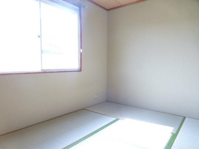 日当たり良好な和室 総武本線/四街道駅 徒歩14分 2階 築32年