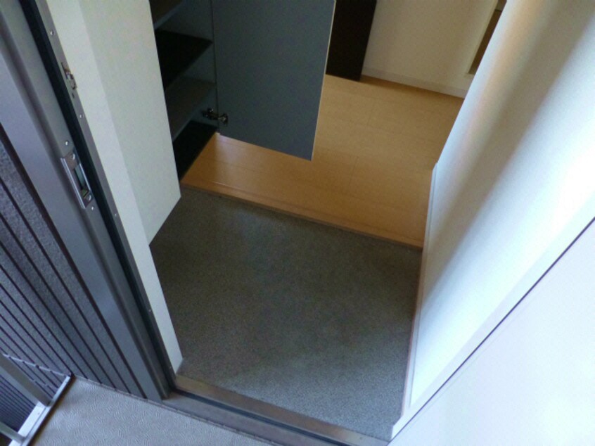 玄関 総武本線/四街道駅 徒歩8分 3階 築15年