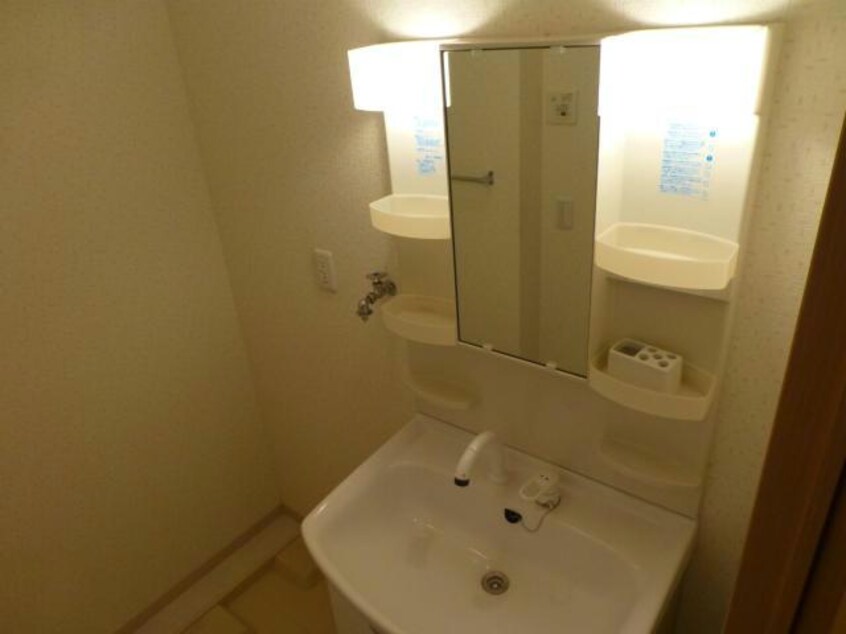  総武本線/四街道駅 バス15分山王公民館下車:停歩5分 1階 築18年