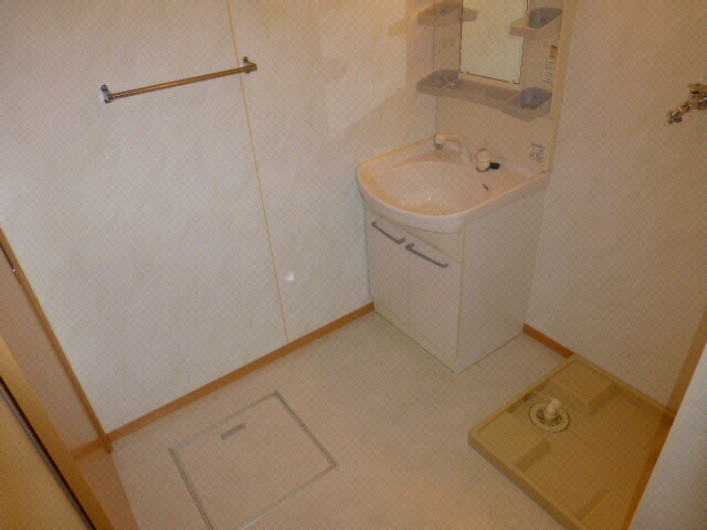 洗髪洗面化粧台 総武本線/四街道駅 徒歩17分 1階 築17年