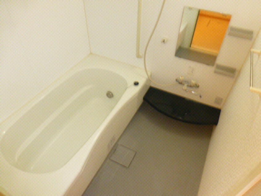 ゆったり入れる浴室 総武本線/四街道駅 徒歩17分 1階 築17年