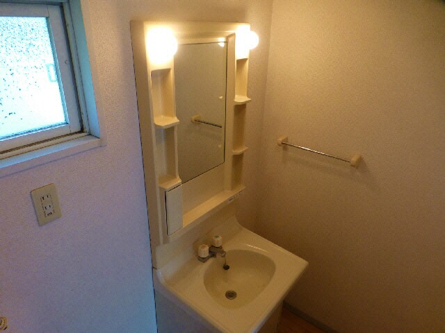  総武本線/四街道駅 バス15分技能センター入口下車:停歩3分 1階 築33年