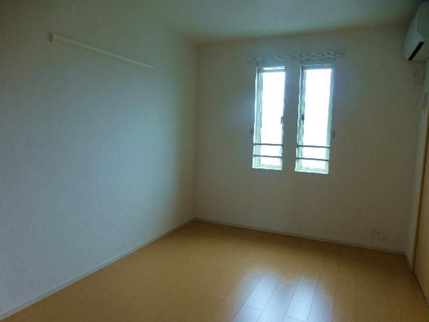  総武本線/四街道駅 バス13分総合公園前バス停下車:停歩13分 2階 築11年