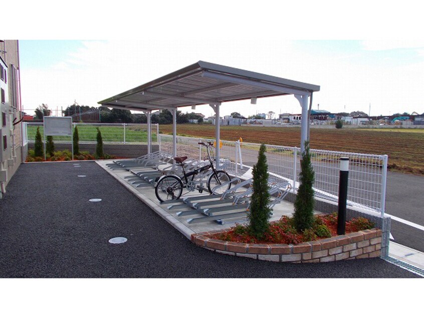 駐輪場 総武本線/四街道駅 バス8分鹿放ケ丘中央下車:停歩2分 2階 築9年