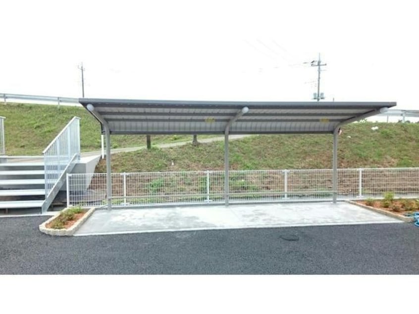  総武本線/四街道駅 バス22分鹿放ケ丘北下車:停歩2分 1階 築5年