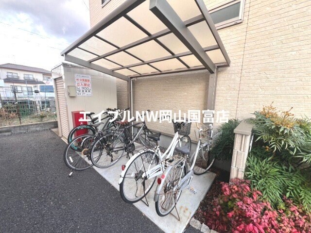  メゾネット八幡　B棟