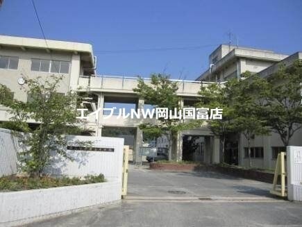 岡山市立操山中学校(中学校/中等教育学校)まで1987m ベルナール　サイ　Ｂ棟