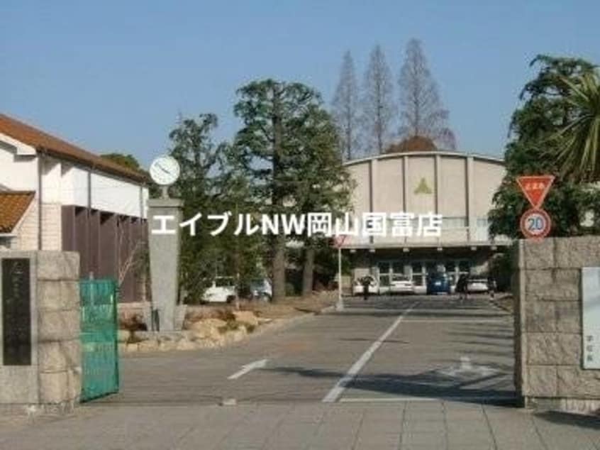 岡山県立岡山操山中学校(中学校/中等教育学校)まで490m 楓マンション