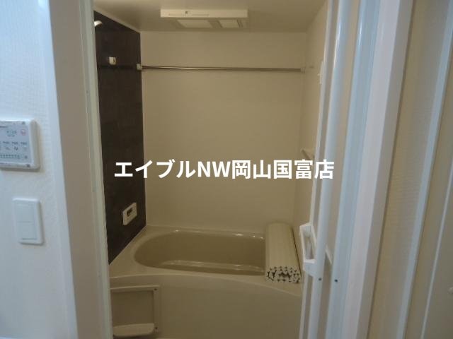 ユニットバス 岡山市電東山本線<岡山電気軌道>/東山・おかでんミュージアム駅 徒歩32分 1階 築6年