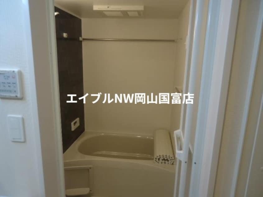 ユニットバス 岡山市電東山本線<岡山電気軌道>/東山・おかでんミュージアム駅 徒歩32分 1階 築6年