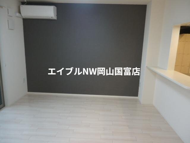 リビング 岡山市電東山本線<岡山電気軌道>/東山・おかでんミュージアム駅 徒歩32分 1階 築6年