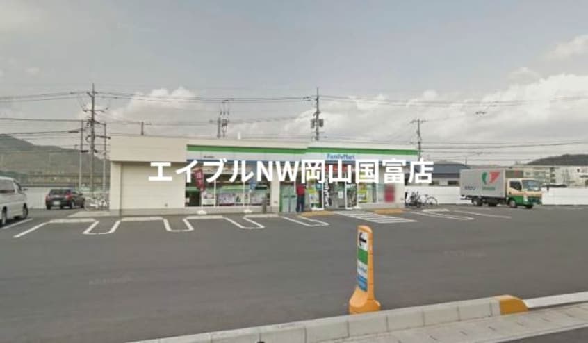 ファミリーマート岡山長岡店(コンビニ)まで293m サンハウス