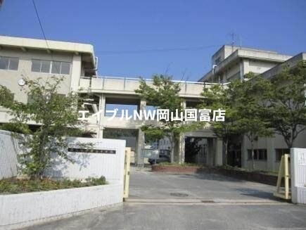 岡山市立操山中学校(中学校/中等教育学校)まで529m 山陽本線（中国）/西川原駅 徒歩17分 1階 築6年