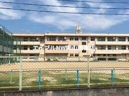 岡山市立豊小学校(小学校)まで1144m 赤穂線（岡山県内）/大富駅 徒歩29分 1階 築12年