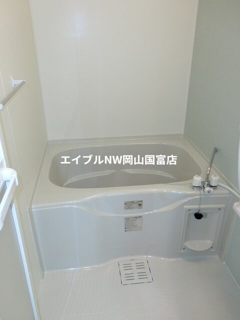  岡山市電清輝橋線<岡山電気軌道>/清輝橋駅 徒歩29分 1階 築11年