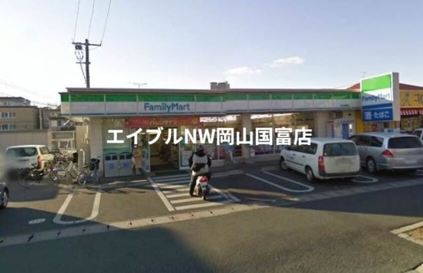 ファミリーマート岡山国富店(コンビニ)まで121m ウェルフェア静