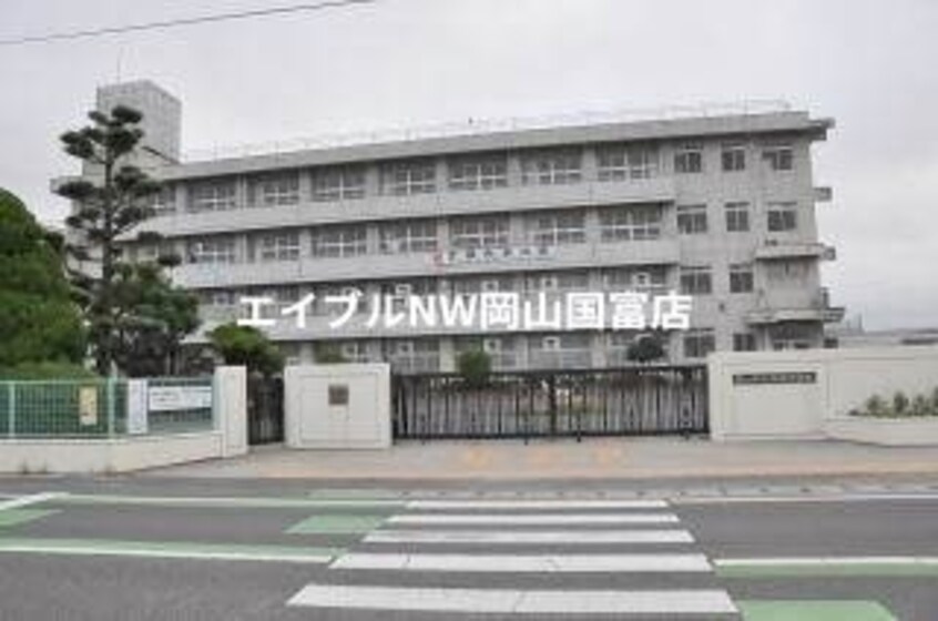 岡山市立操南中学校(中学校/中等教育学校)まで2124m 岡山市電東山本線<岡山電気軌道>/東山・おかでんミュージアム駅 徒歩77分 2階 築31年
