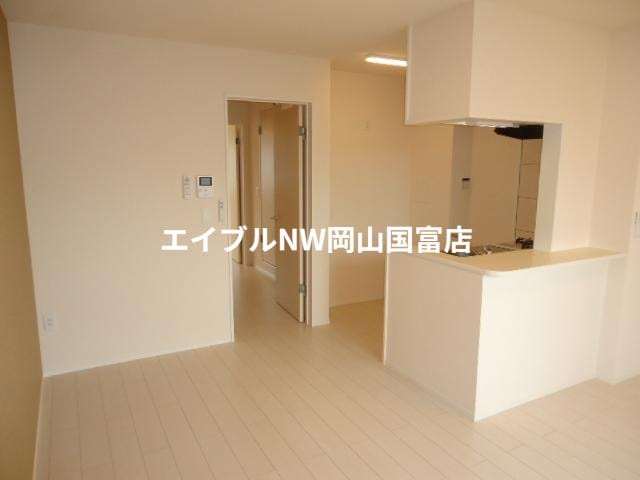 リビング 赤穂線（岡山県内）/西大寺駅 徒歩32分 2階 築9年