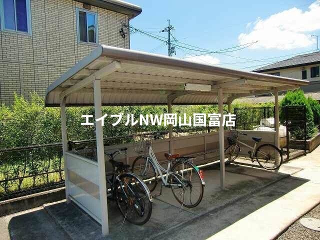 駐輪場 山陽本線（中国）/万富駅 徒歩3分 1階 築19年