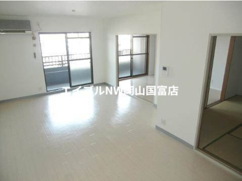 広いリビング コスモハイツ関