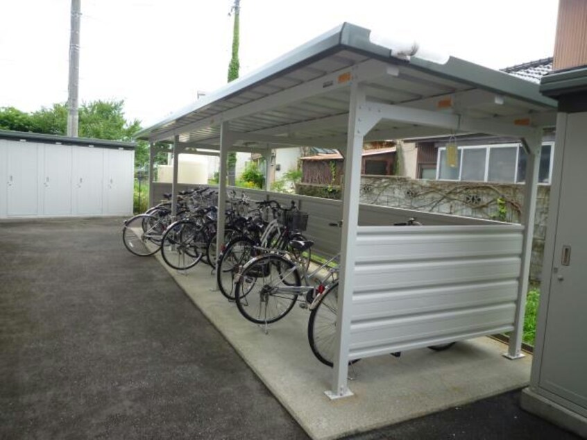 自転車置き場 アンジュM
