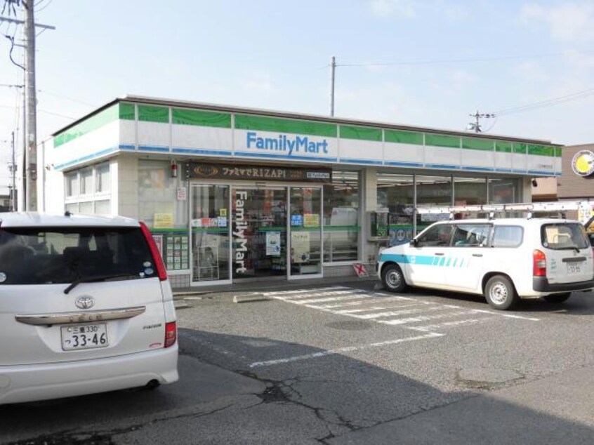 ファミリーマート八日市春日町店(コンビニ)まで837m グランパレスドリーム