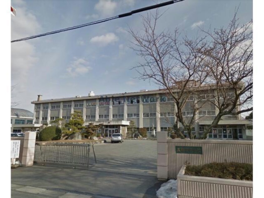 東近江市立五個荘中学校(中学校/中等教育学校)まで827m メゾンエトワール