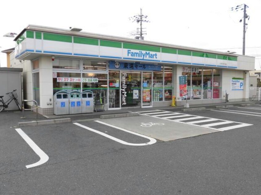 ファミリーマート八日市ひばり丘店(コンビニ)まで745m 第１東中野ハイツ