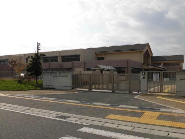 東近江市立八日市南小学校(小学校)まで715m セゾンフルール