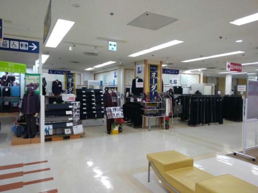 エフワンオンダ八幡店(ショッピングセンター/アウトレットモール)まで571m シオン
