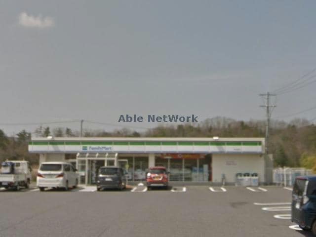 ファミリーマート竜王岡屋店(コンビニ)まで3312m リクソーレⅦ