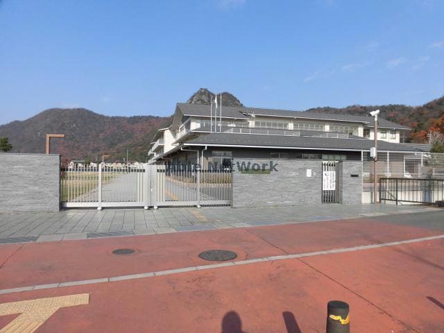 東近江市立箕作小学校(小学校)まで637m グリーンコート
