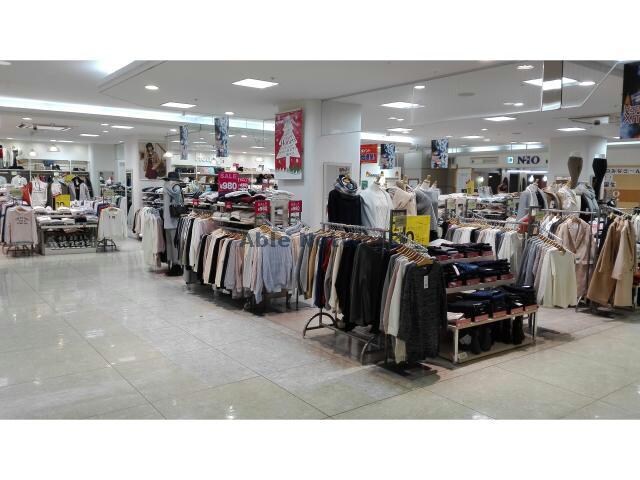 ハニーズ八日市店(ショッピングセンター/アウトレットモール)まで625m Charme金屋