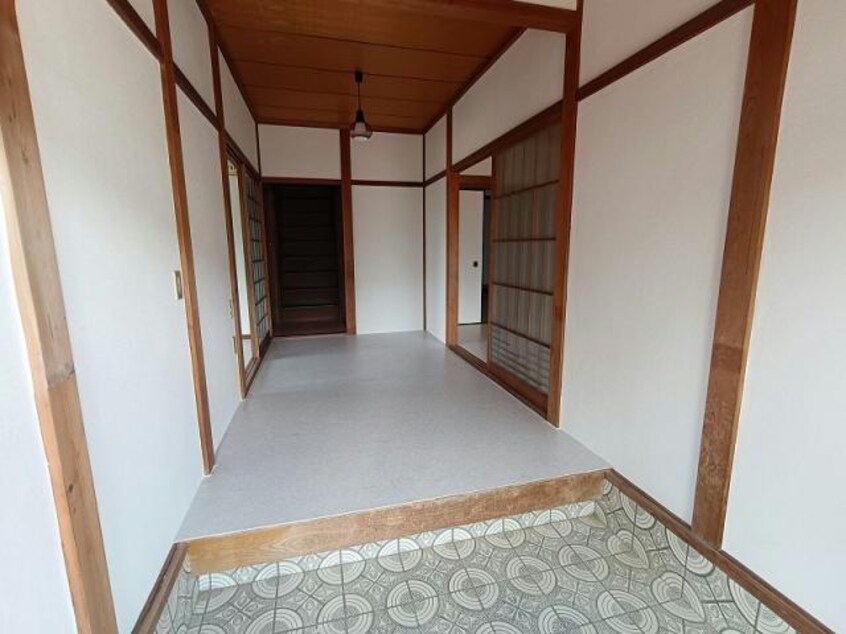  安土町石寺貸家