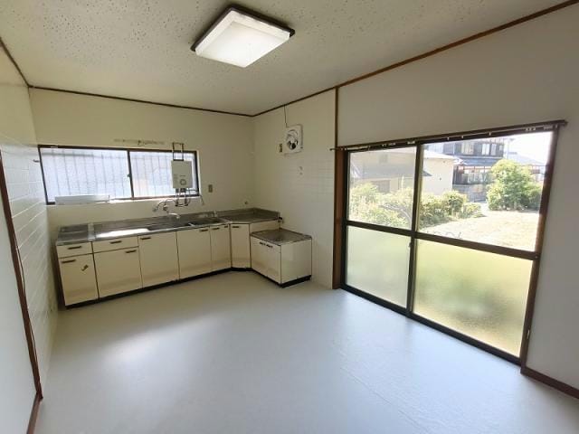  安土町石寺貸家