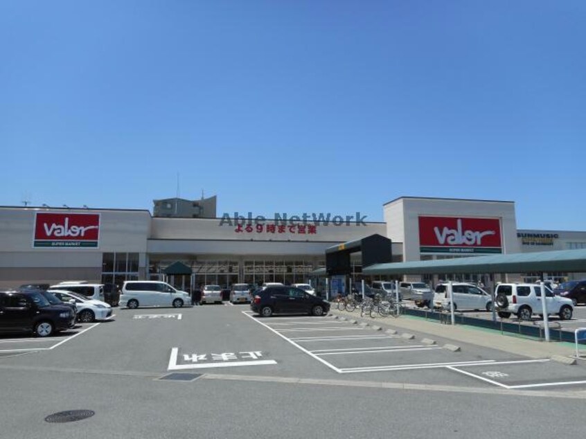 バロー八日市店(スーパー)まで934m リ：ルーム　東近江