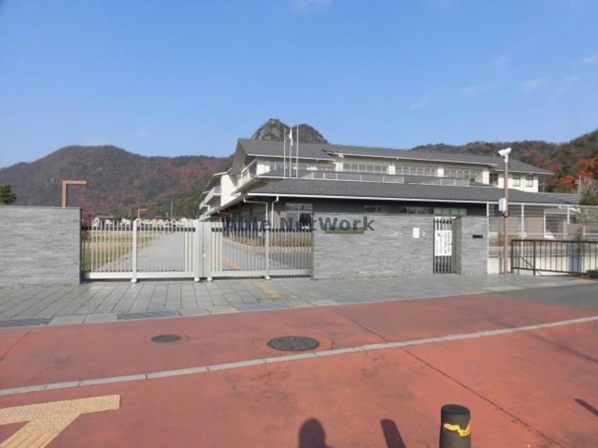 東近江市立箕作小学校(小学校)まで1192m グッドライフステージMNI