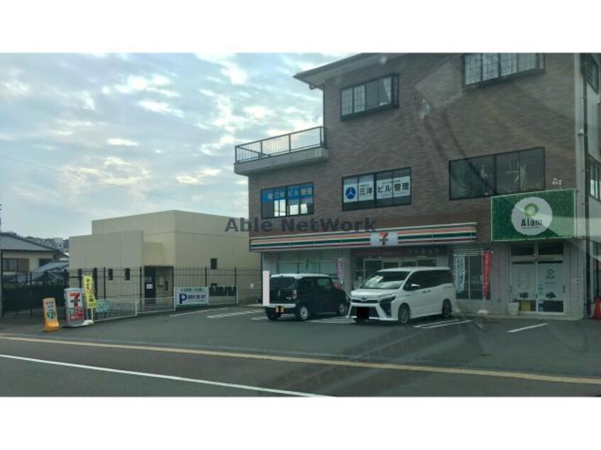 セブンイレブン諫早西郷町店(コンビニ)まで311m ロイヤルニュータウン