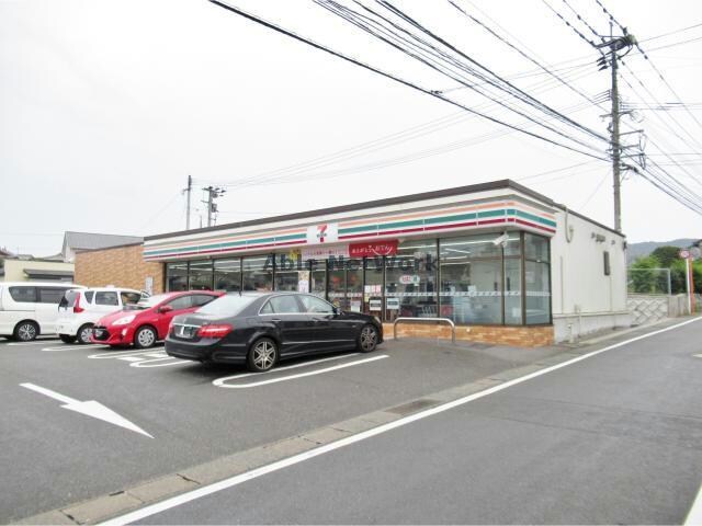 セブンイレブン諫早平山町店(コンビニ)まで251m 長崎県営バス（諫早市）/飛岡 徒歩2分 1階 築16年