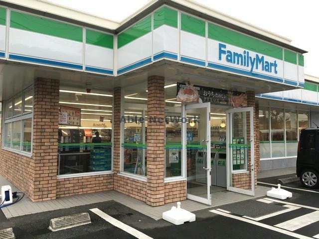 ファミリーマート諫早永昌店(コンビニ)まで821m ソレアードⅡ
