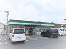 ファミリーマート諫早真津山店(コンビニ)まで722m ブランドール