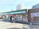 ファミリーマート喜々津駅前店(コンビニ)まで609m セジュールホワイトⅡ