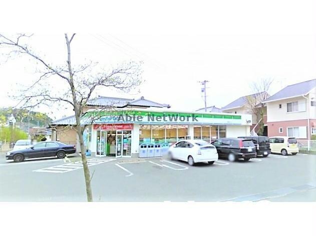 ファミリーマート東長崎矢上店(コンビニ)まで1024m 長崎県営バス(長崎市)/ジャスコ前 徒歩5分 1階 築12年