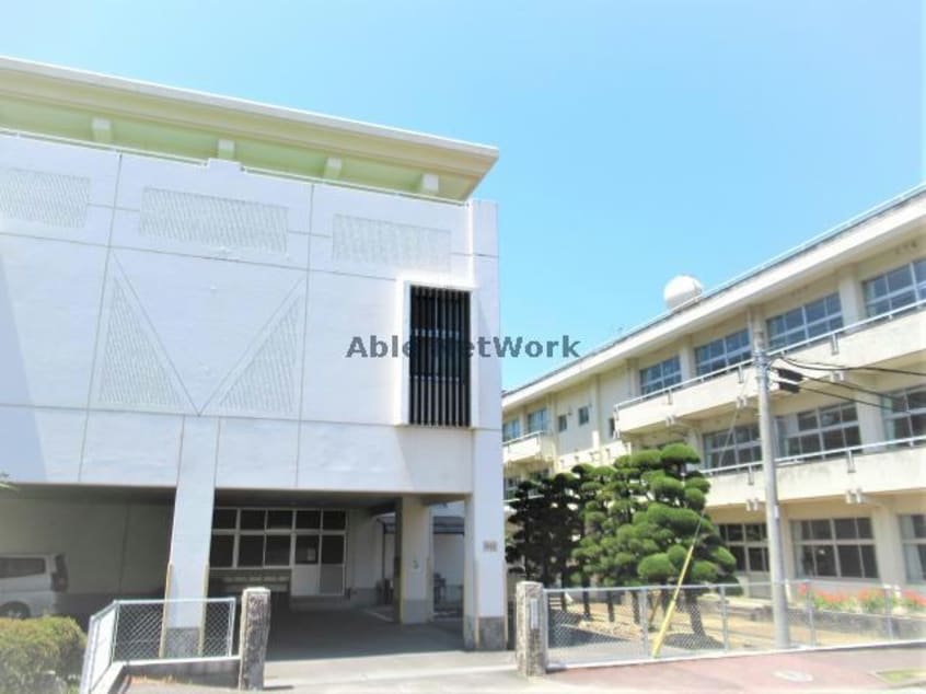諫早市立喜々津中学校(中学校/中等教育学校)まで2027m セジュールＴＯＭＯ