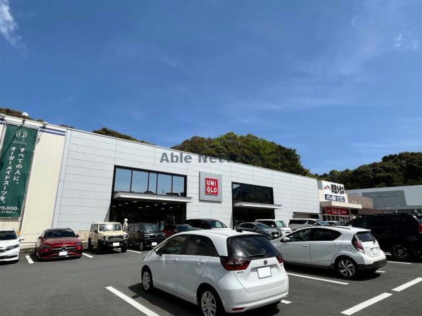 ユニクロアクロスプラザ諫早店(ショッピングセンター/アウトレットモール)まで935m バリュージュ大我 Ｂ棟