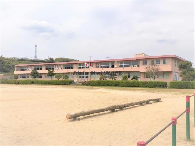 諫早市立長田小学校(小学校)まで1085m グランド　ジョワ